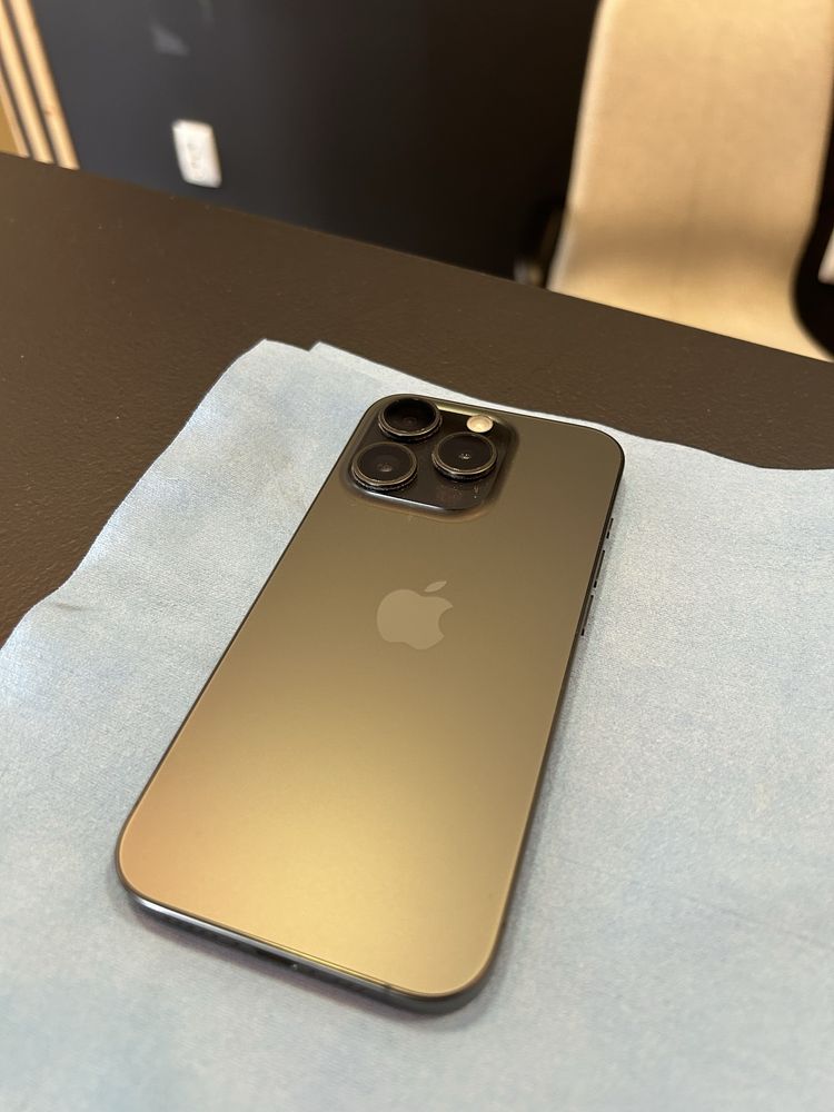 Iphone 15 PRO com capa e pelicula