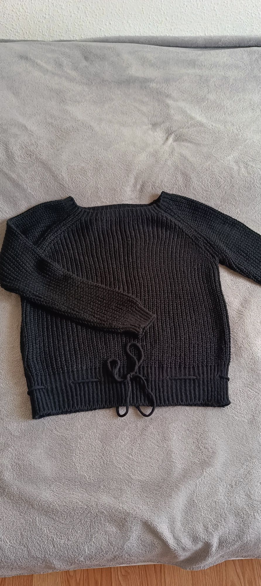 Sweterek czarny XS S