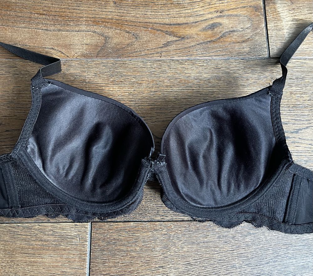 Czarny stanik 85B push up