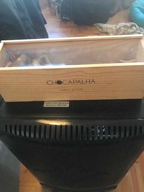 Caixa de madeira com tampa em acrílico