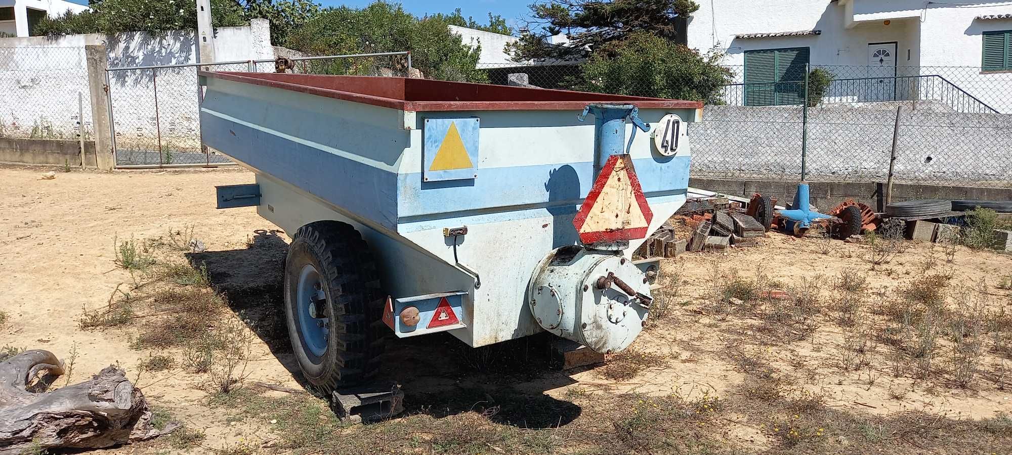 Reboque Esmagador de Uvas (senfim)