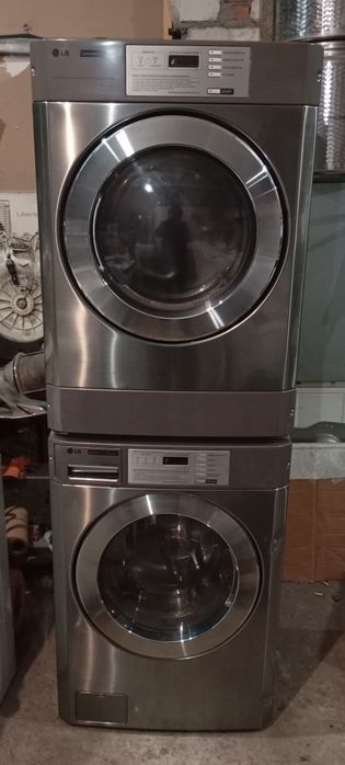 Пральна та сушильна машини LG.