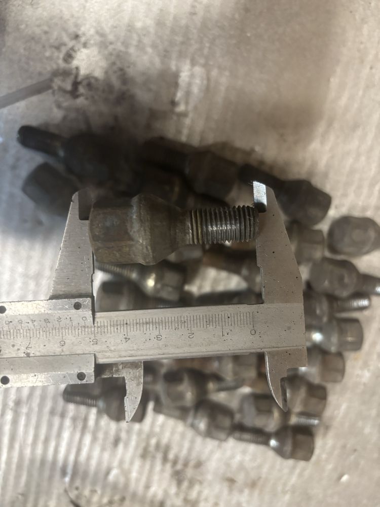 Sruby do kół M12x1,5 felgi stalowe aluminiowe szpilki felgi