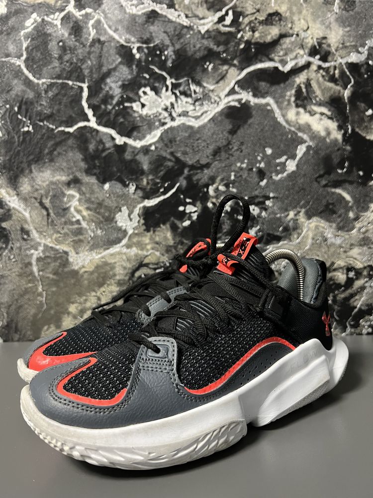 Кросівки чоловічі Under Armour Flow Futr x3 Grey Red 40р