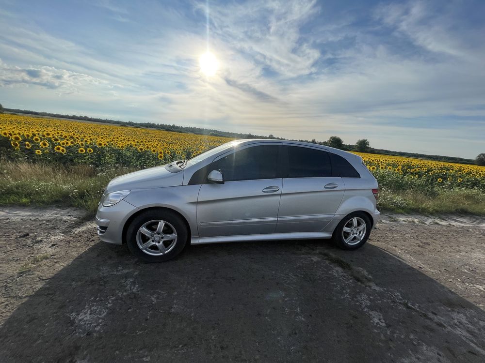 Автомобіль легковий Mercedes B180 коробка автомат