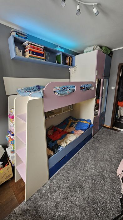 Zestaw mebli dziecięcych - szafa, łóżko piętrowe, schodki