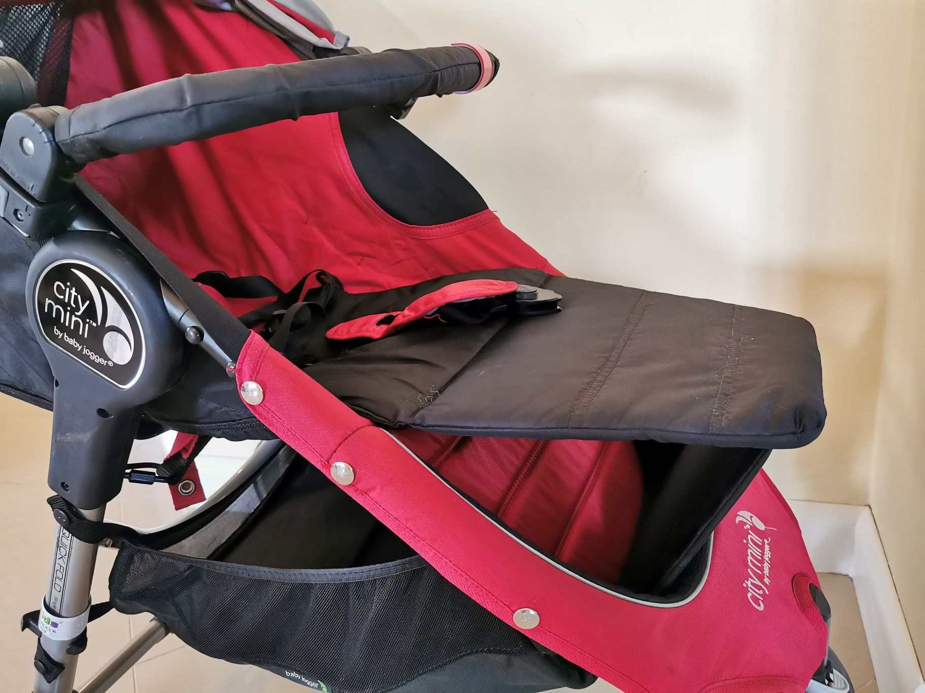 wózek spacerówka Baby Jogger City Mini