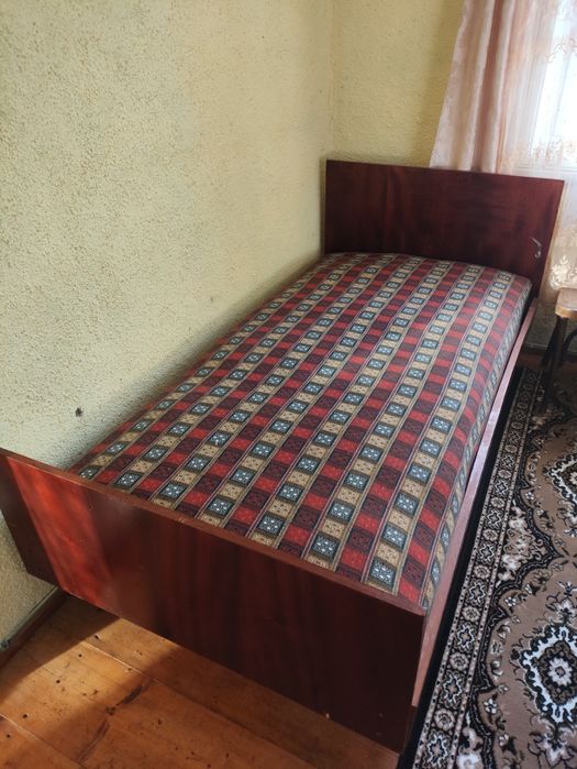 Ліжко дубове з матрацом