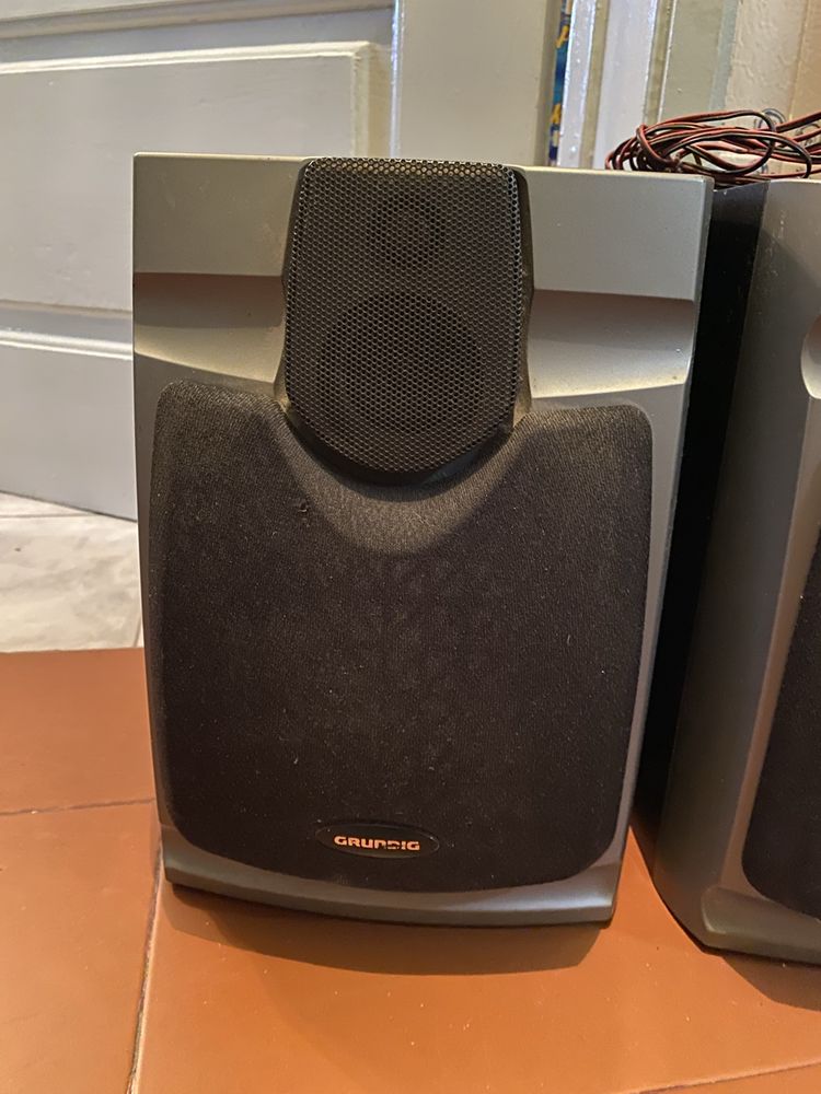 Colunas de som Grundig