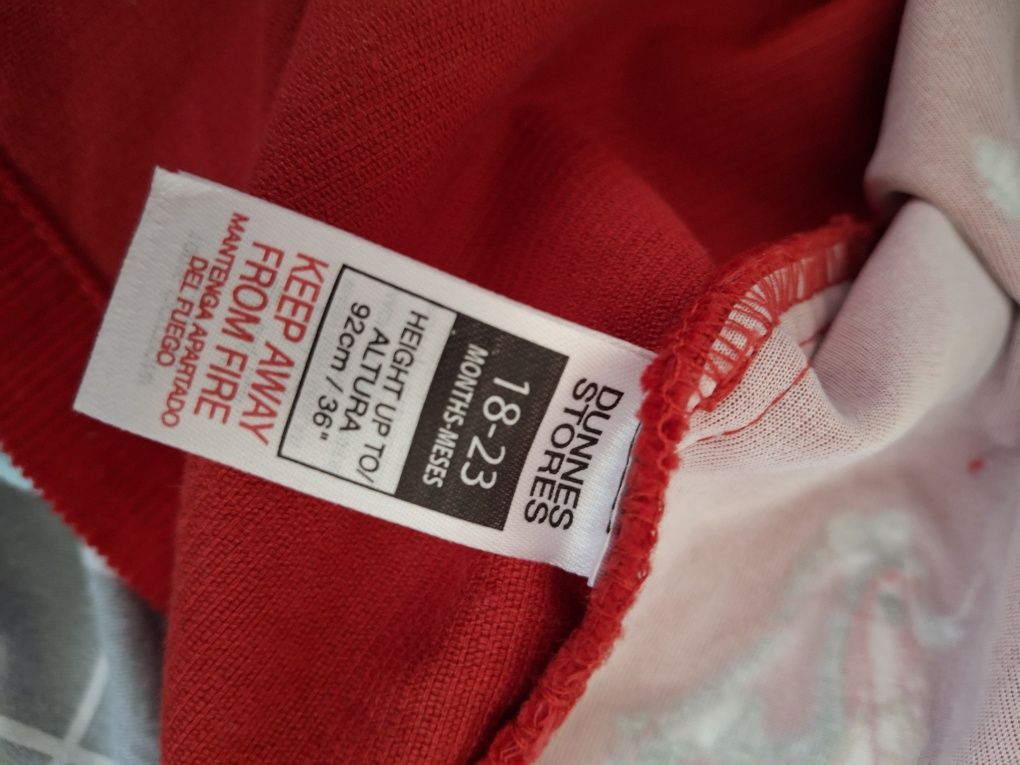 Śliczna czerowa sukienka zimowo-świąteczna r. 92.