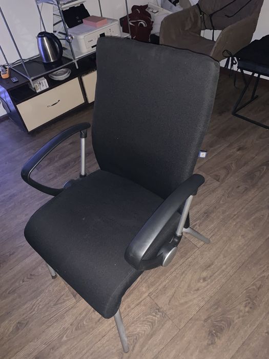 Офісні крісла 2 шт..