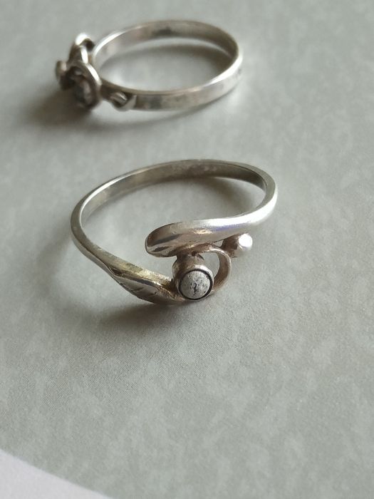 Srebrny śliczny pierścionek, warmet