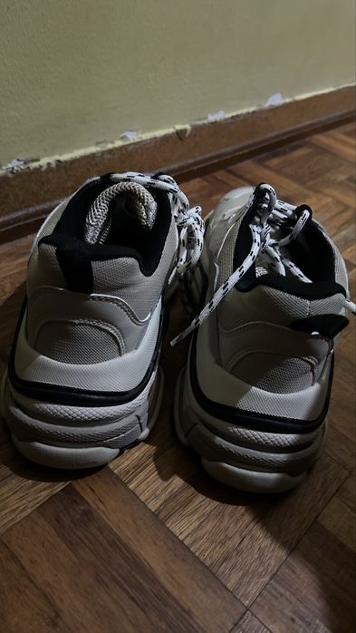 ténis estilo Triple S