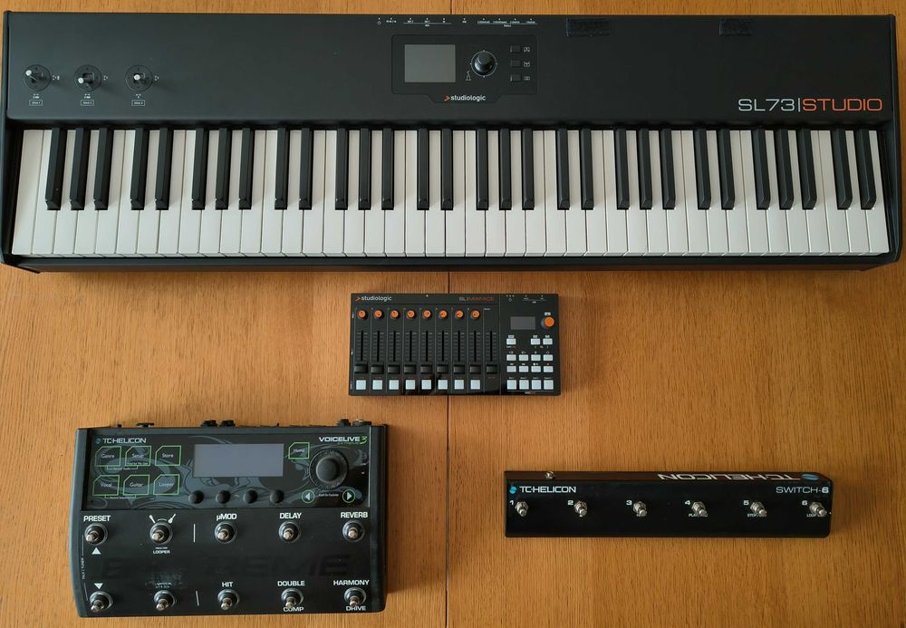 Teclado controlador e pedaleira de efeitos e looper Voicelive 3 extrem