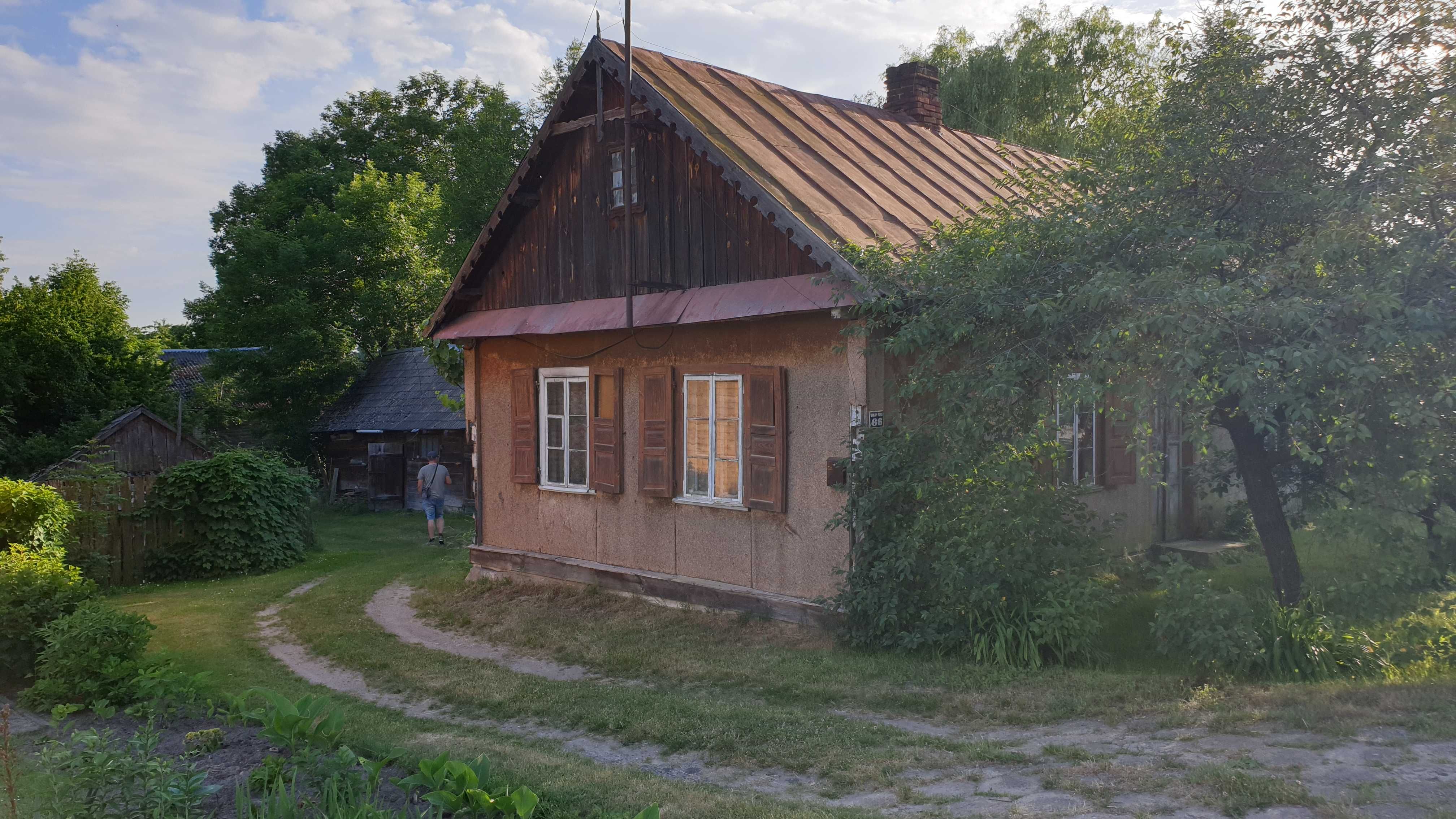 Zabudowania drewniane do rozbiórki i przeniesienia.