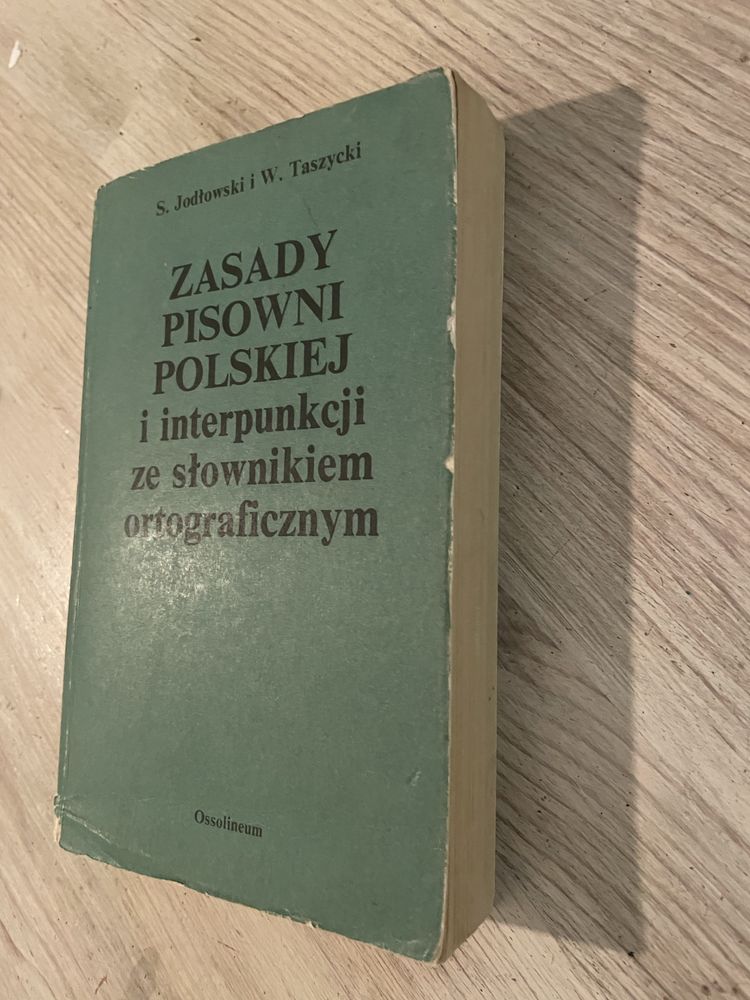 książka Zasady pisowni polskiej i interpunkcji