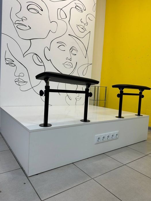 Подіум для педикюру з підставками