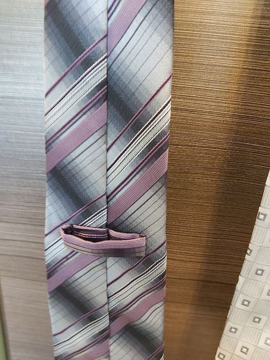 Dwa krawaty. Dwa wzory.