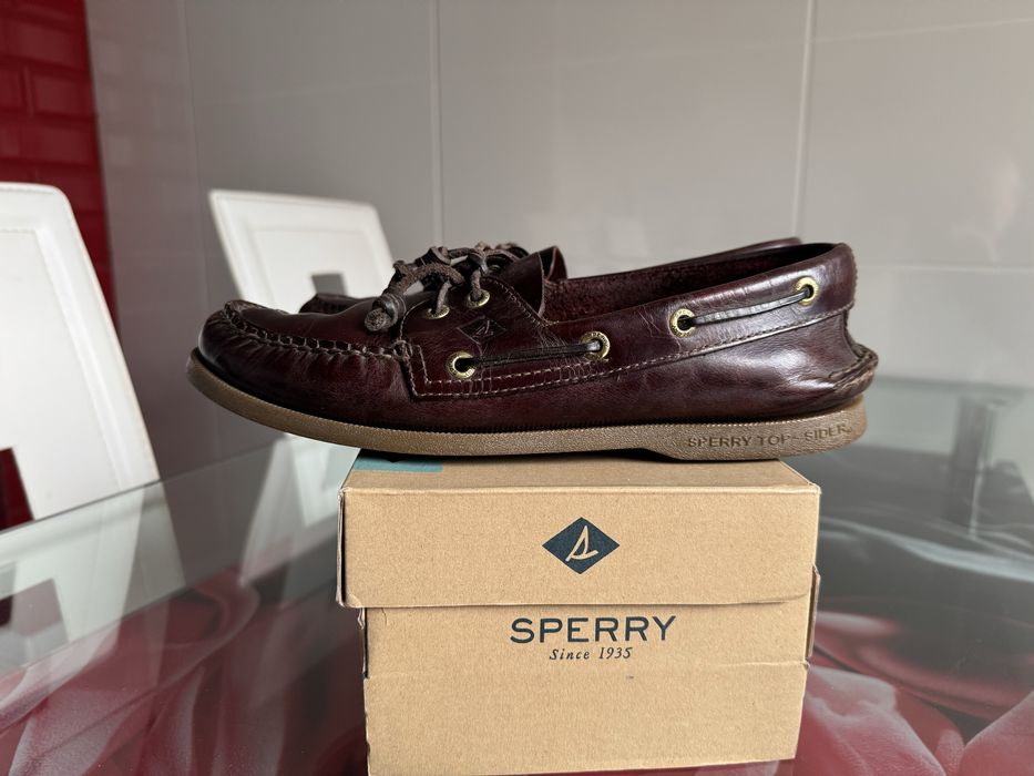 Топсайдери, мокасини Sperry