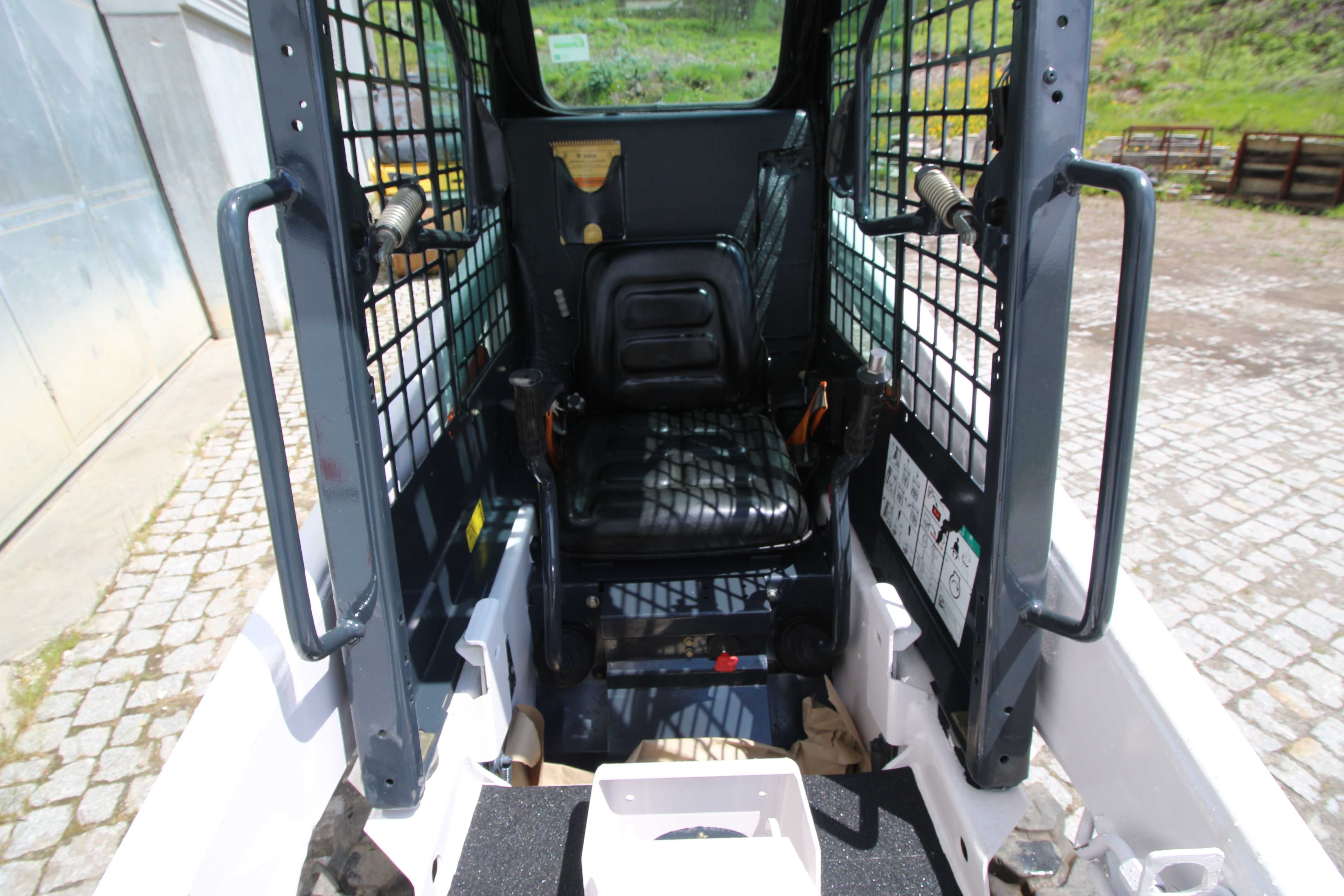 Bobcat Mini carregadora, S70 Tração integral 4 rodas,  como nova