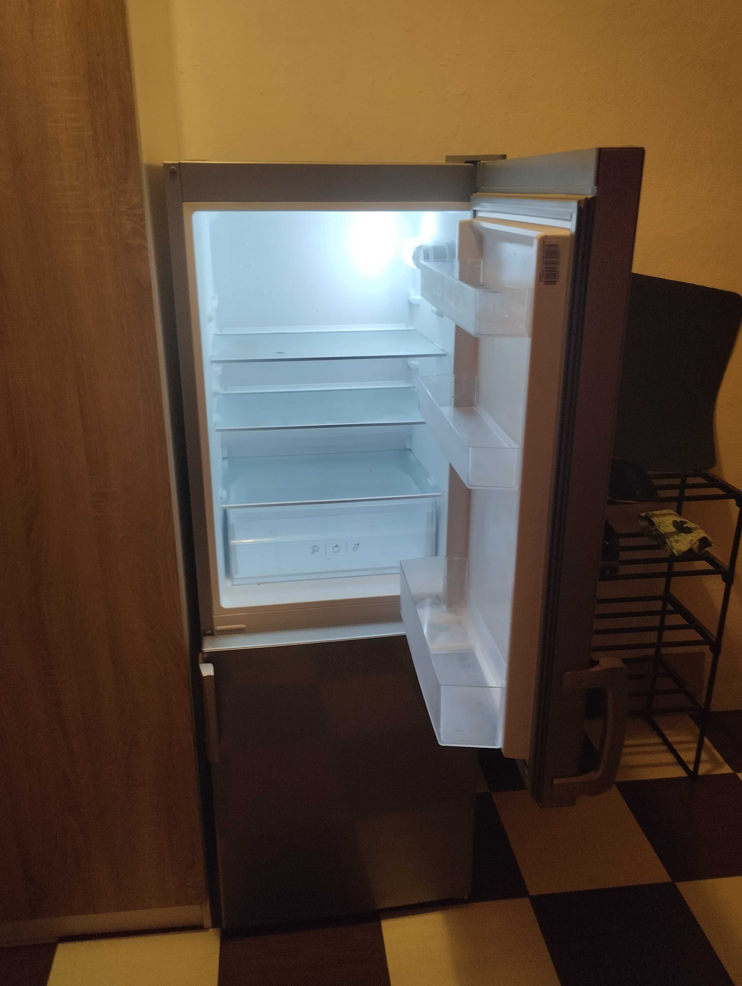 Sprzedam lodówkę amika