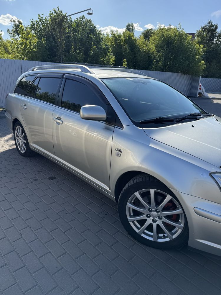 Toyota avensis 2003