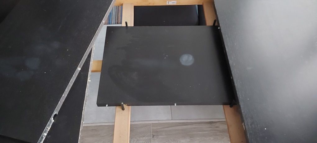 Czarny stół z Ikei Bjursta
