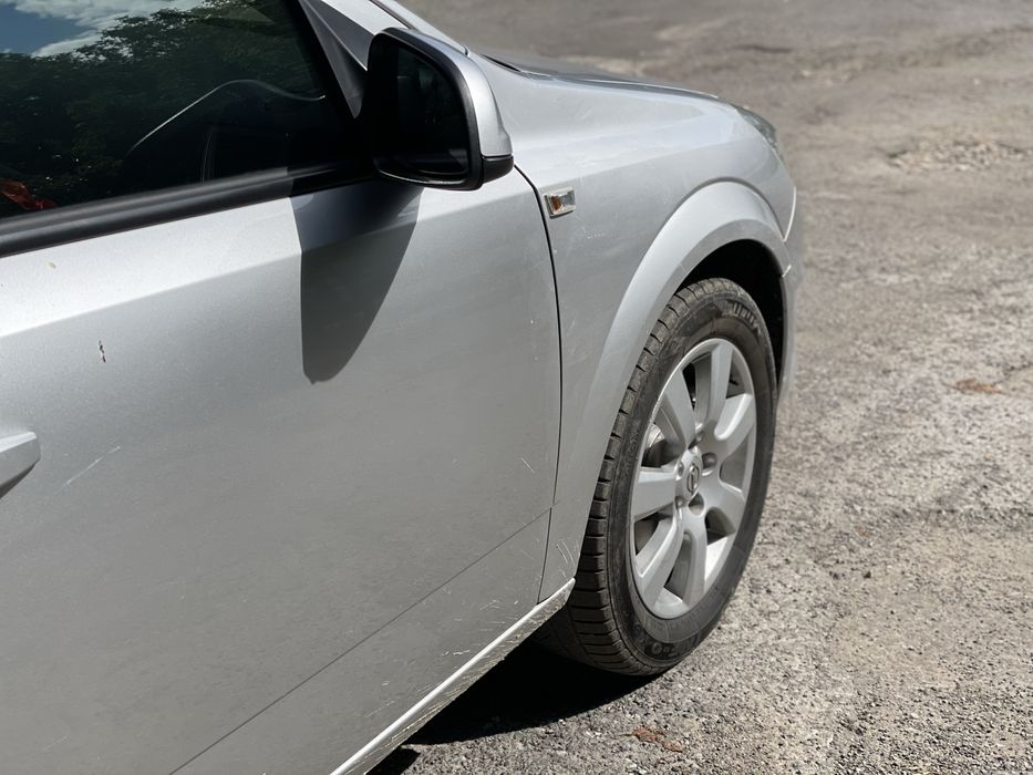 Opel astra 2011 рік автомат 1,6