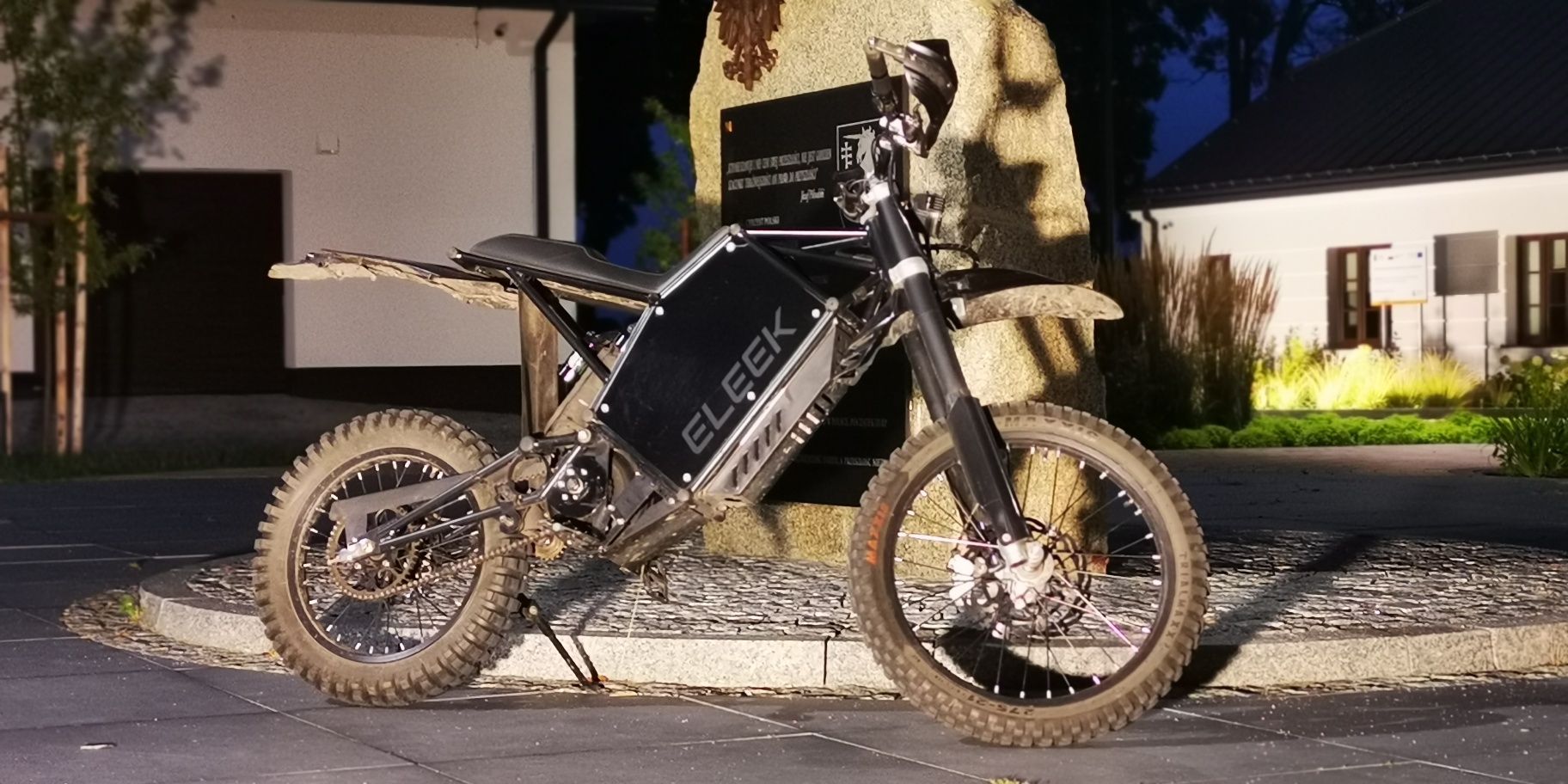 Eleek pozitiff moto elektryczny cross SurRon KILLER