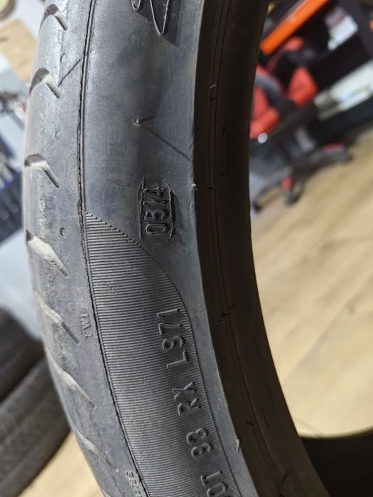 1x Pirelli P zero 255/35/20 4mm