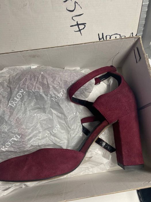 Туфлі на каблуках