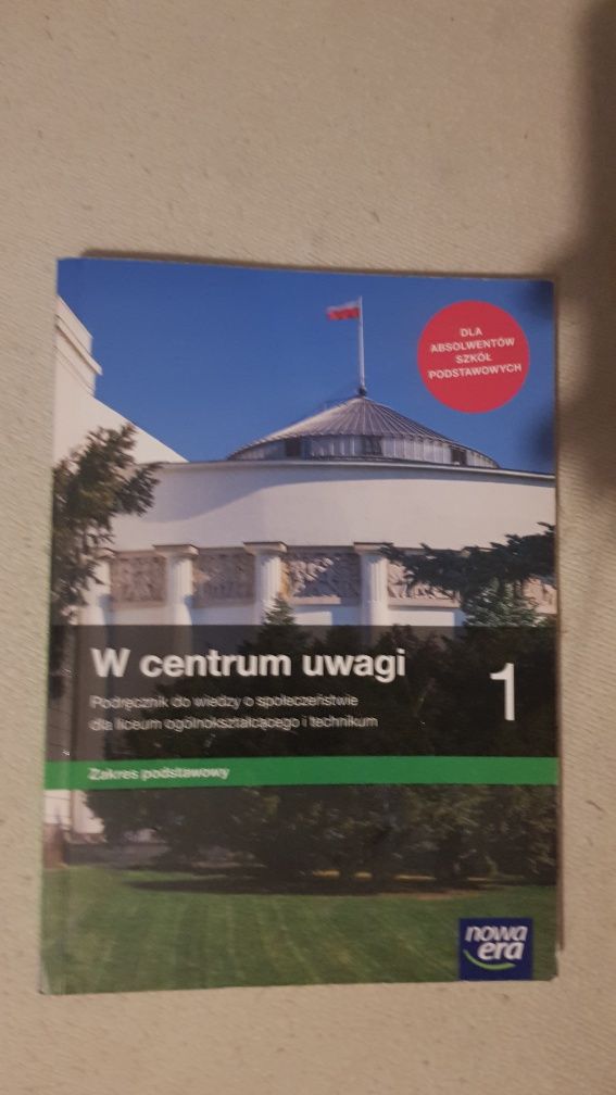 W centrum uwagi 1 -duplikat , podręcznik do wiedzy o społeczeństwie