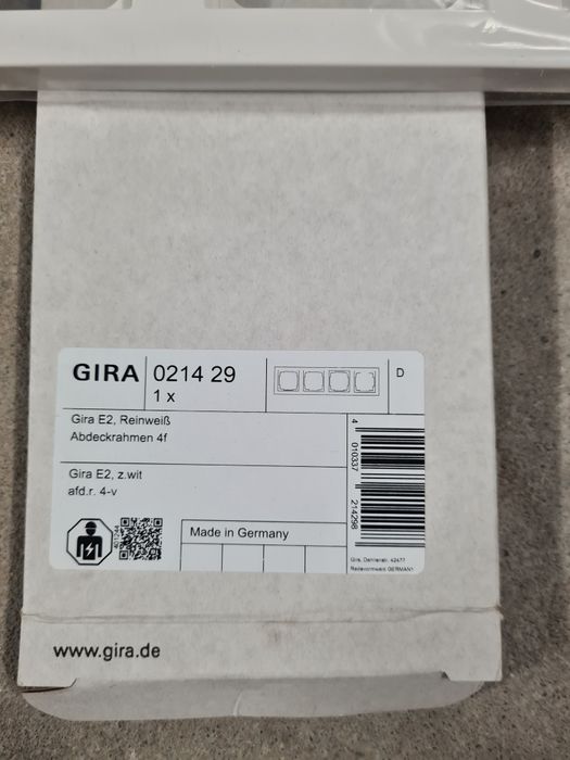 Ramka poczwórna Gira E2 biały połysk  nr. Kat. 021429