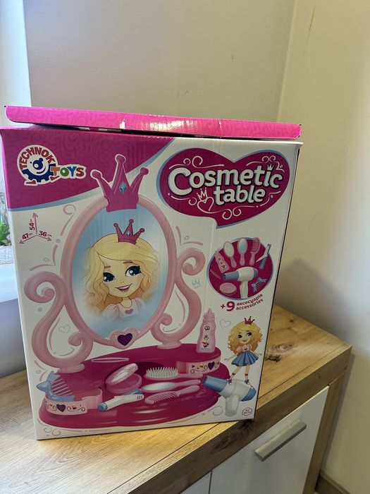 Косметичний дитячий столик