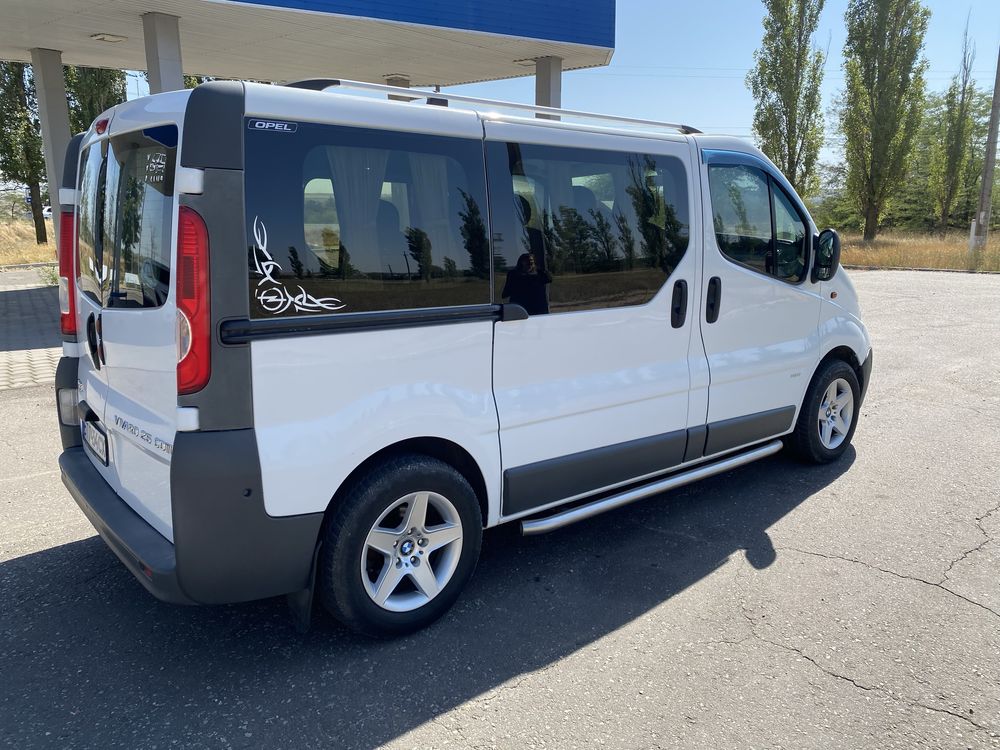 Opel Vivaro 2.5CDTI