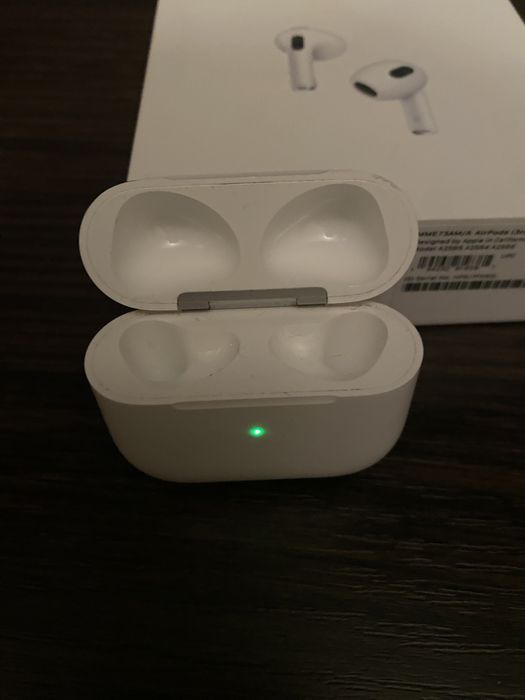 Зарядний кейс Airpods 3