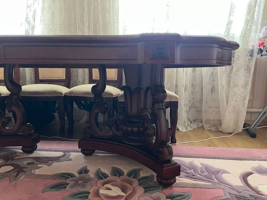 Стол ручной работы для гостиной + стулья