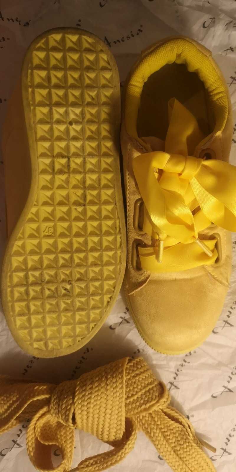 sapatilhas amarelas