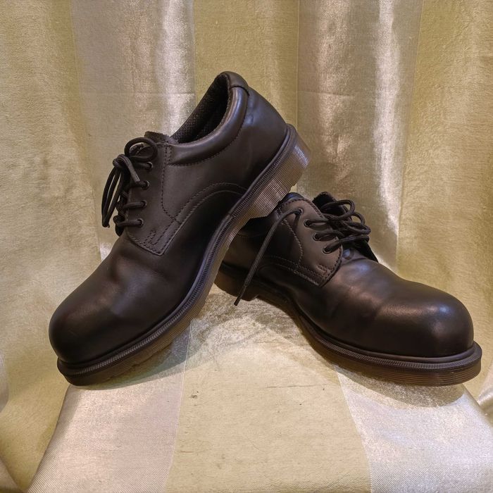 Спецобувь с усиленным металлическим носком  Dr Martens