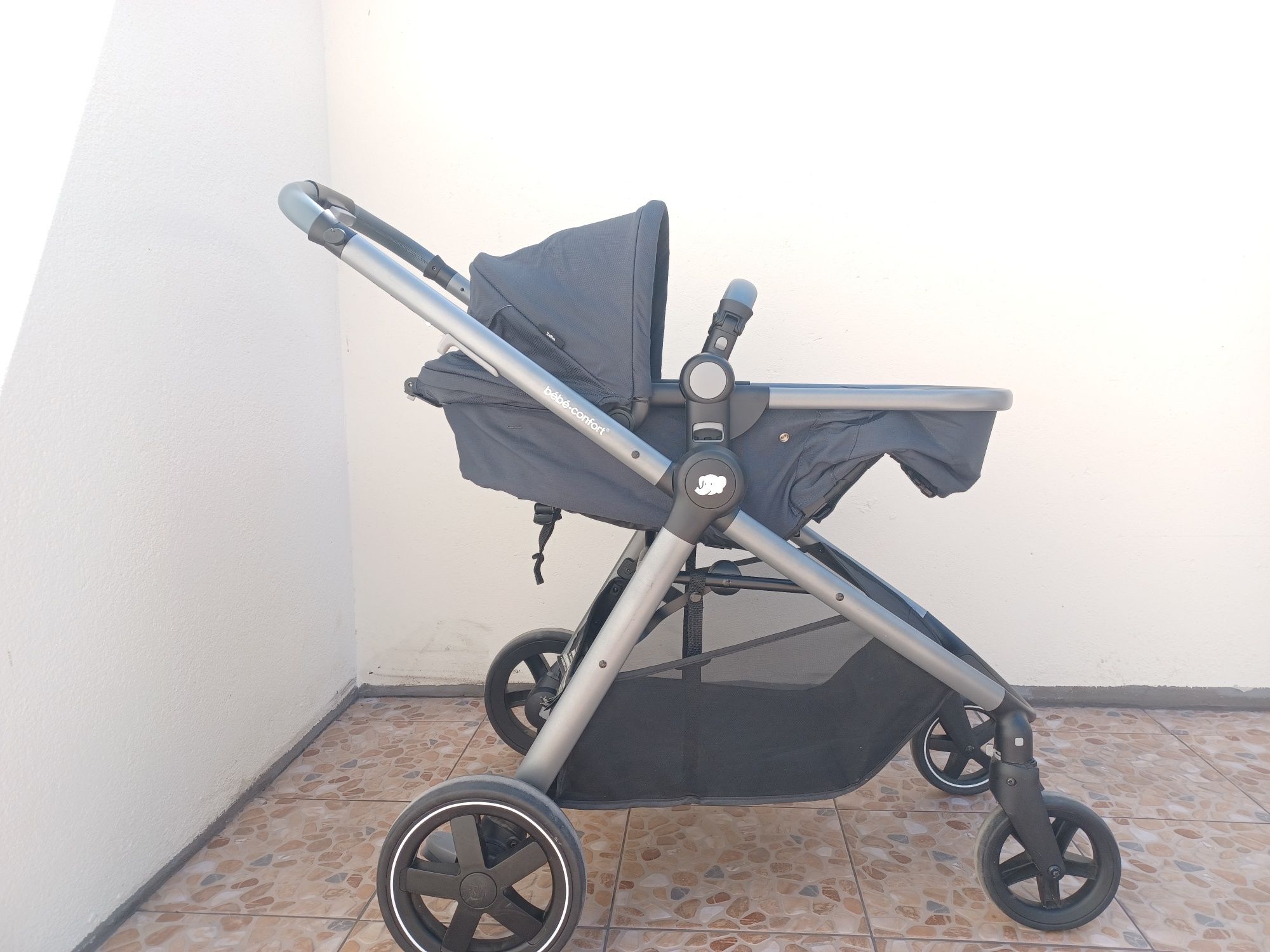 Carrinho Maxi-Cosi Zelia 3
Ovo Bébé Confort Coral
Base Isofix 3WayFix