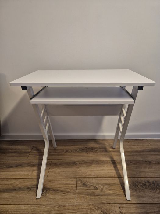 Białe biurko komputerowe 70 cm