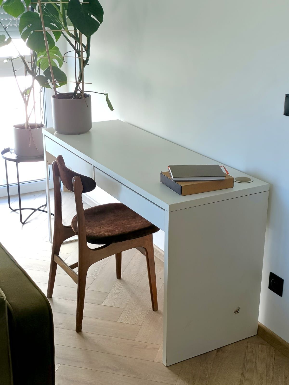 Białe biurko / stolik / toaletka IKEA