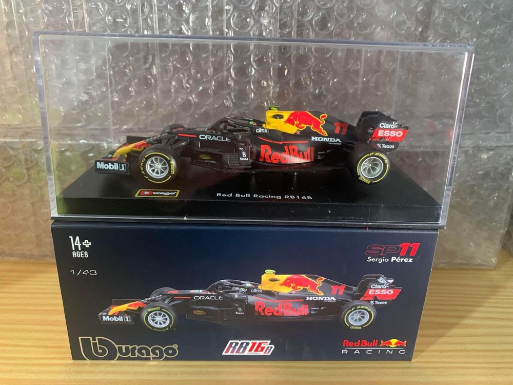 Miniatura 1/43 - F1 com figura do piloto e caixa expositora acrílica