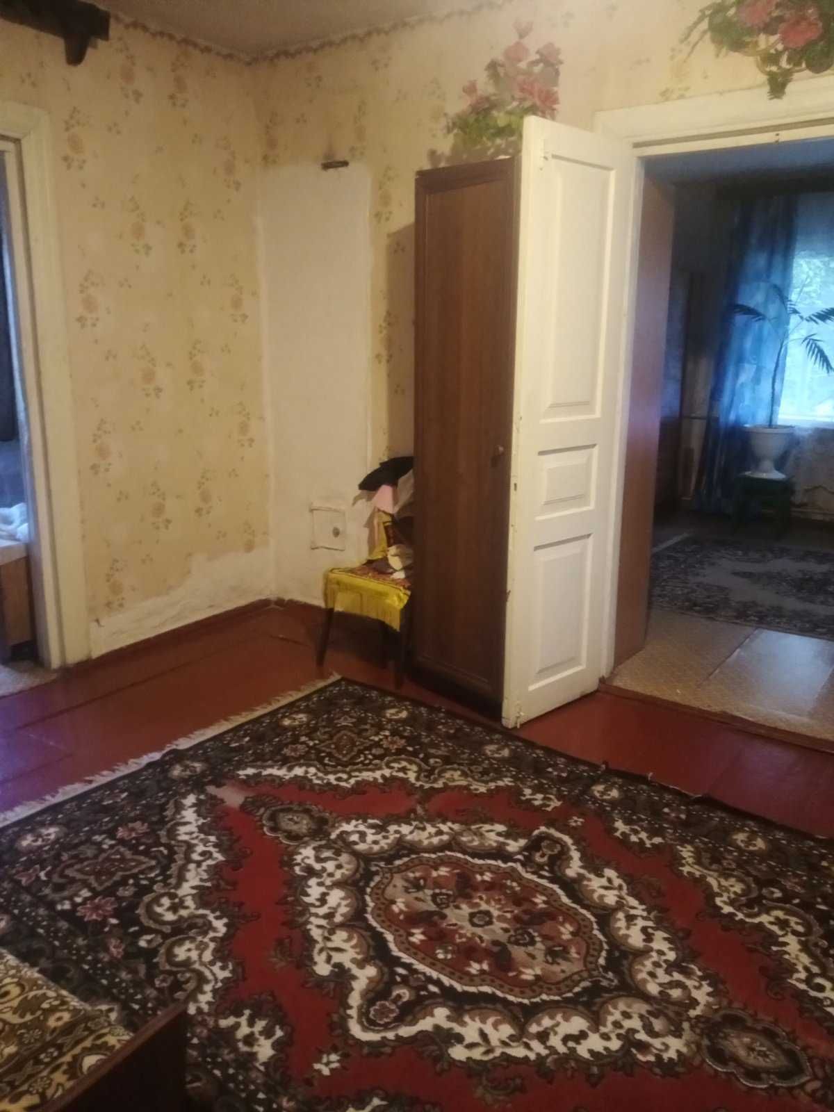 Будинок та земельна ділянка