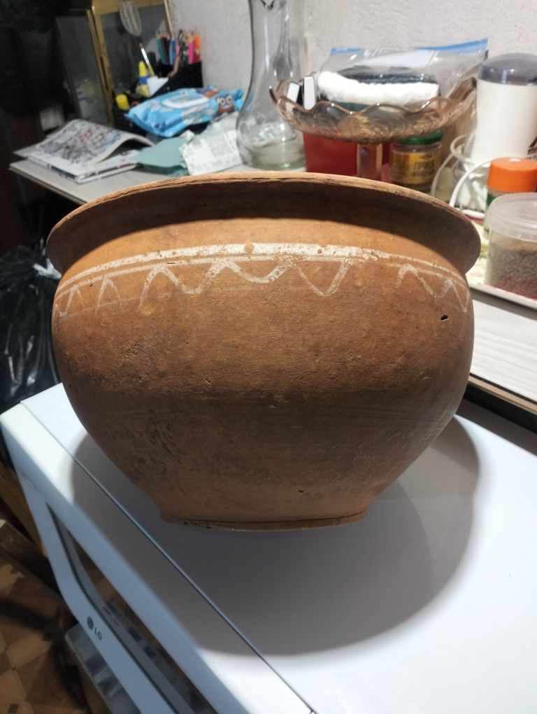 Глиняная миска .