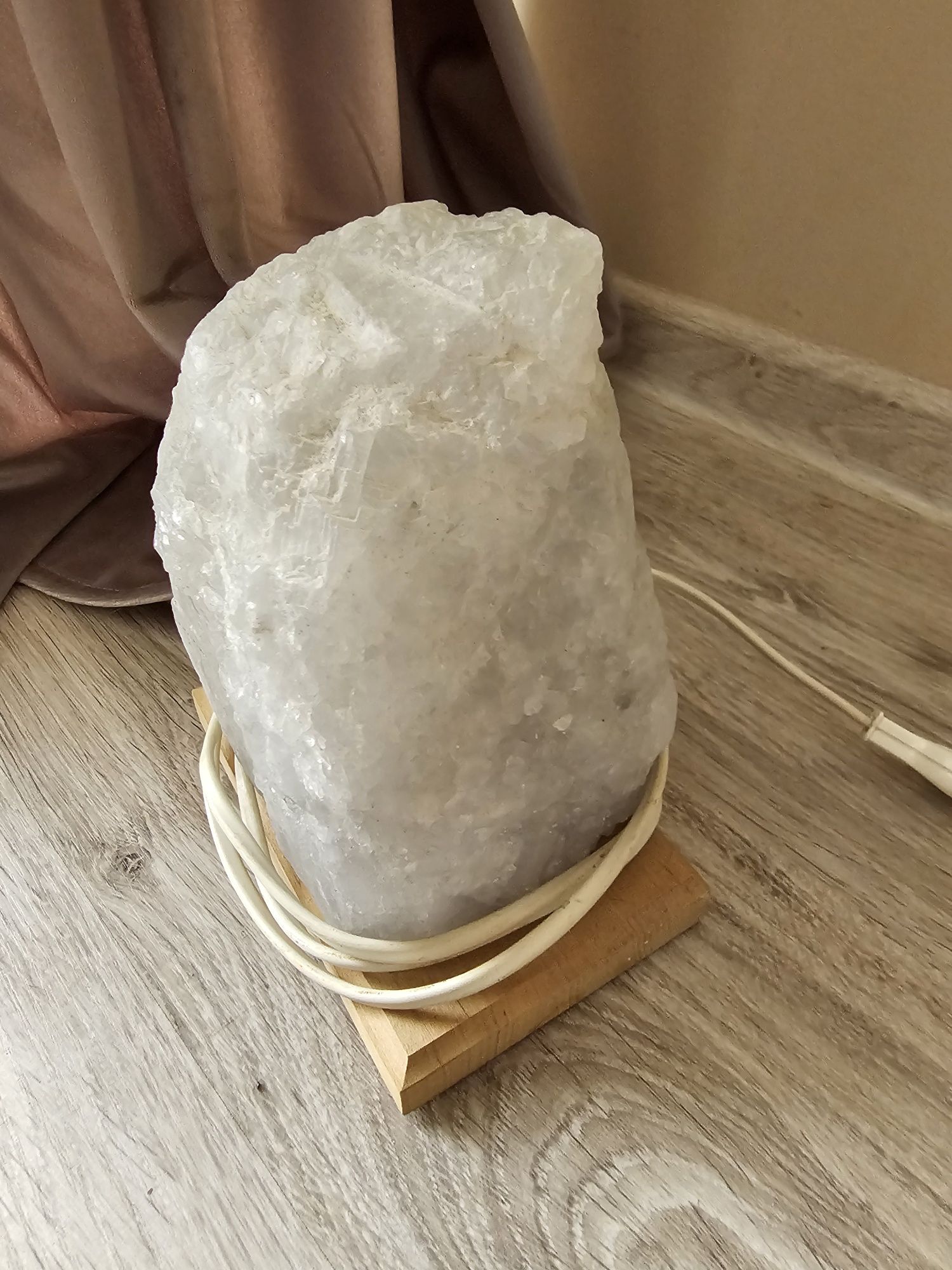 Biała lampa solna ,okaz