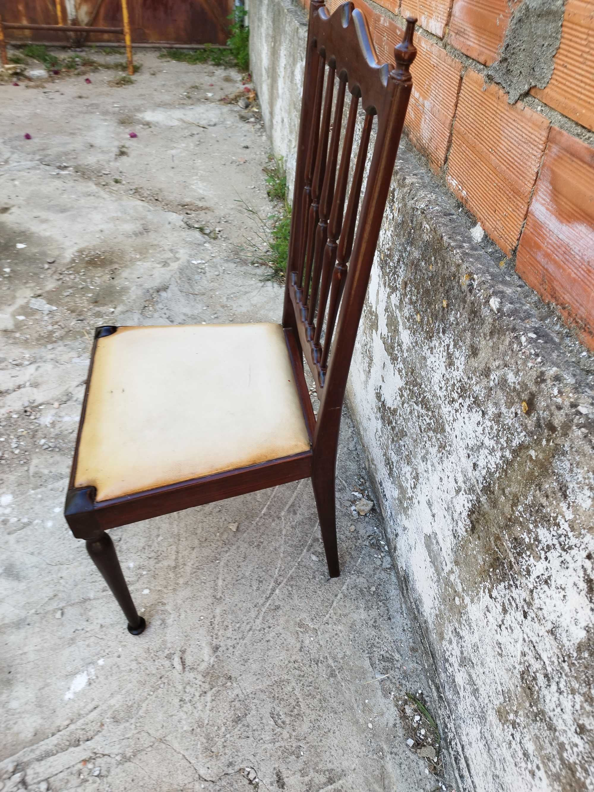 Cadeira antiga (vintage)