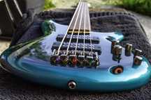 Gitara basowa Ibanez SR 305 E