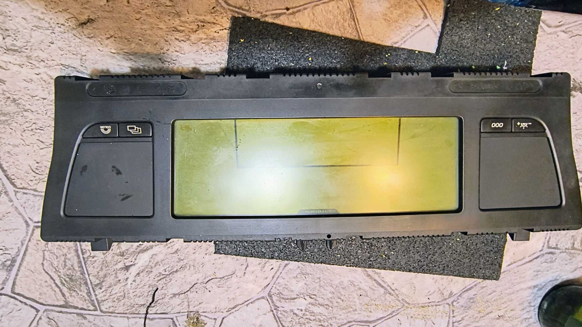 Wyświetlacz z obsługą bluetooth. Licznik 195 tyś. km