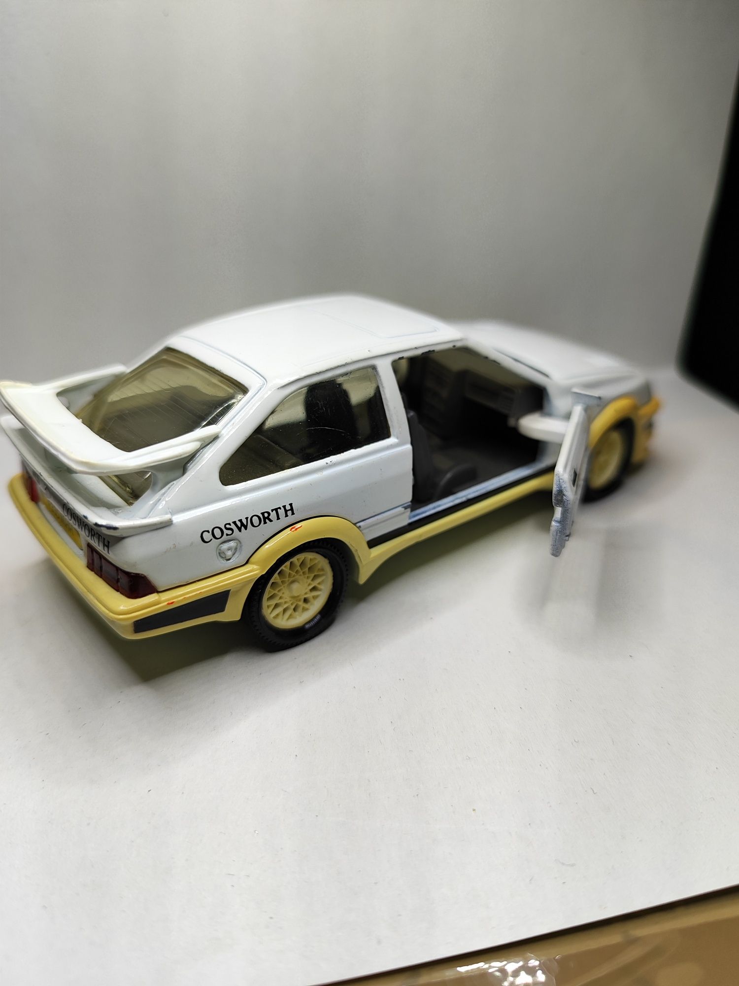 Matchbox super kings Ford sierra